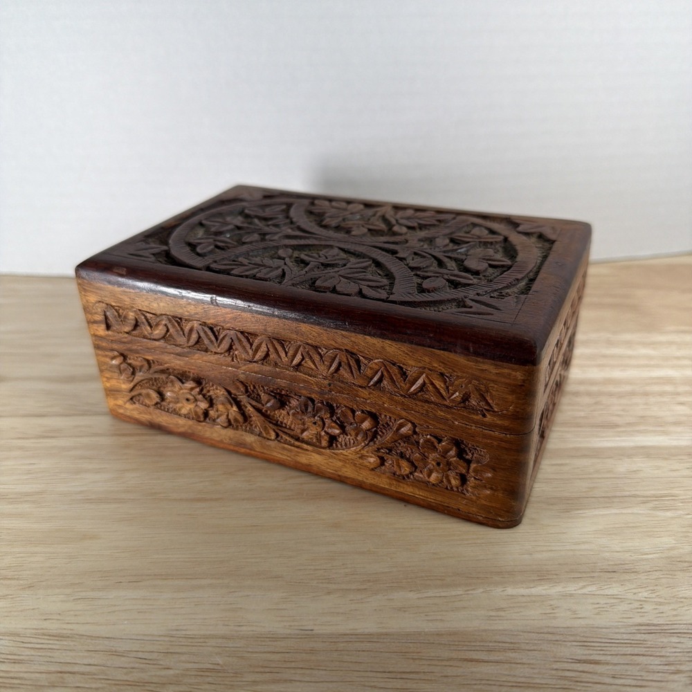 VINTAGE Handcarved Floral Trinket/Jewelry Box Handcrafted In India 4x6x2.5"